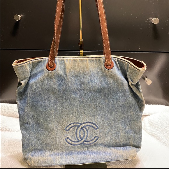 Chanel tote - Picture 3 of 15